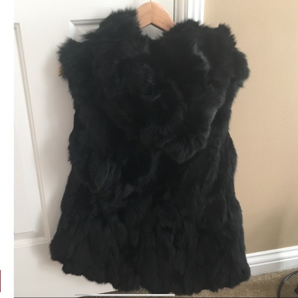 Reversible Fur Hooded Vest - Picture 6 of 9